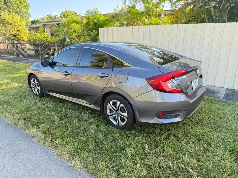 2018 Honda Civic 10th Gen - Image 7 of 20