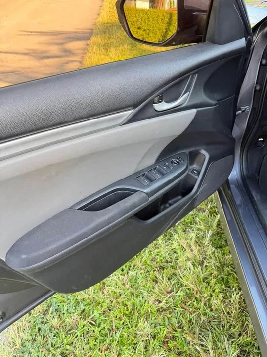 2018 Honda Civic 10th Gen - Image 9 of 20