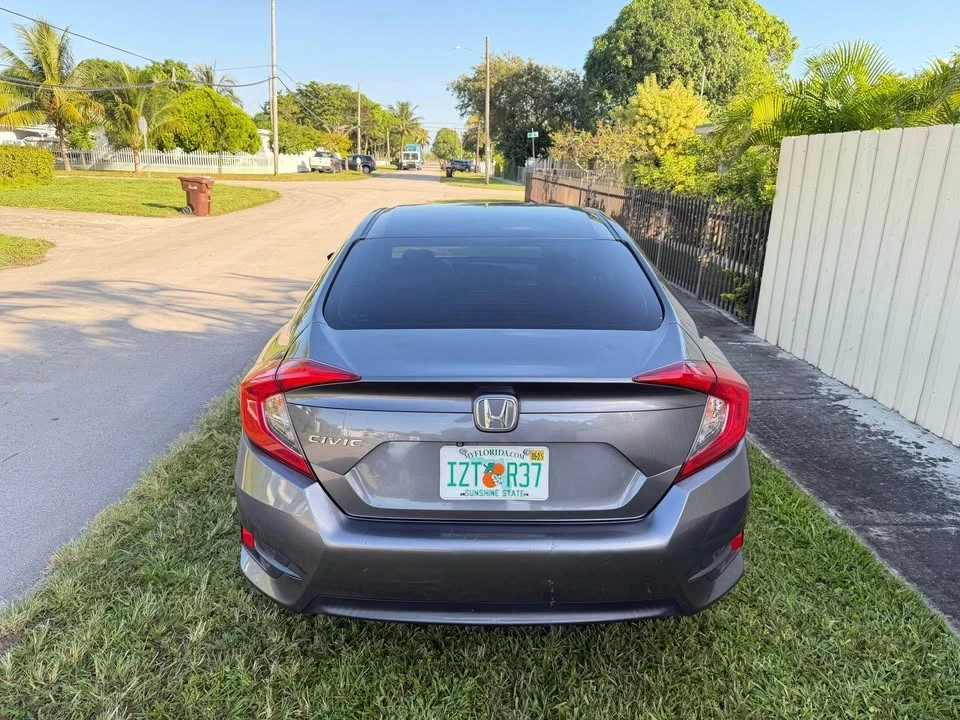 2018 Honda Civic 10th Gen - Image 8 of 20