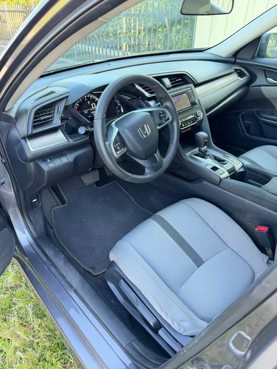 2018 Honda Civic 10th Gen - Image 16 of 20