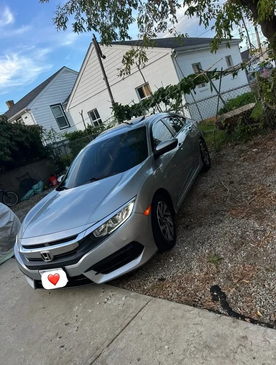 2018 Honda Civic 10th Gen - Image 8 of 17