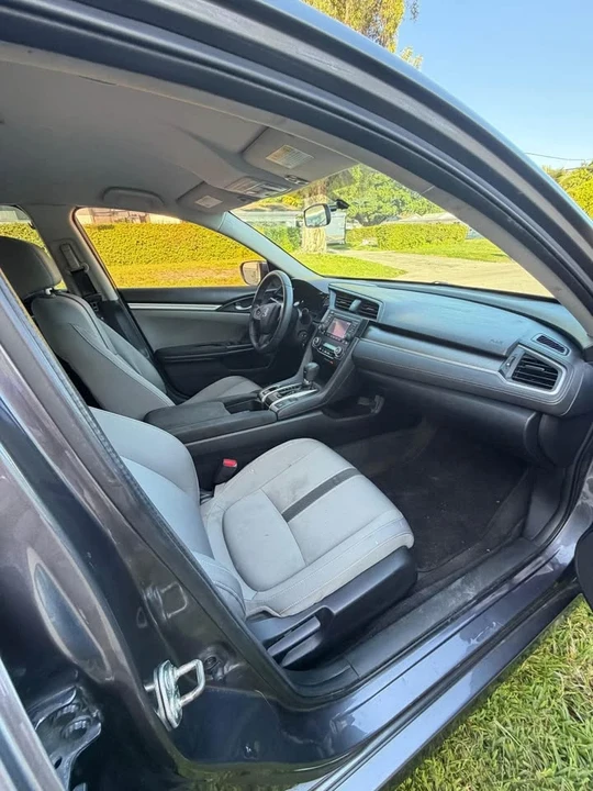 2018 Honda Civic 10th Gen - Image 10 of 20