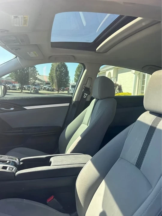 2018 Honda Civic 10th Gen - Image 11 of 13