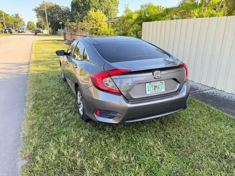 2018 Honda Civic 10th Gen - Image 6 of 20