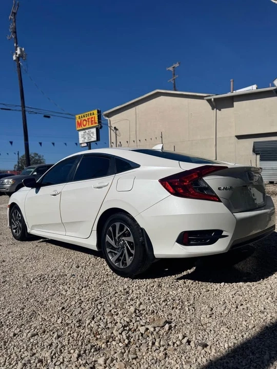 2018 Honda Civic 10th Gen - Image 3 of 11
