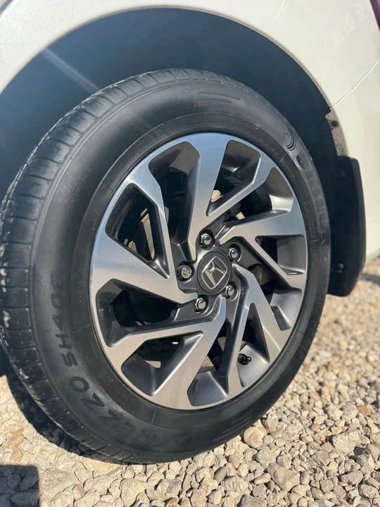 2018 Honda Civic 10th Gen - Image 6 of 11