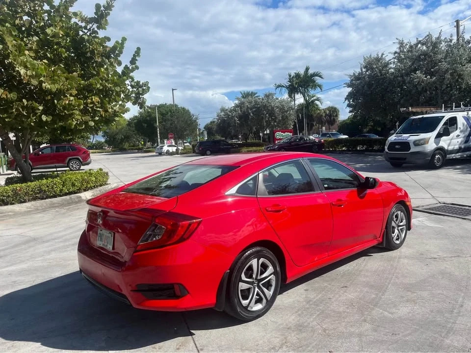 2018 Honda Civic 10th Gen - Image 10 of 13