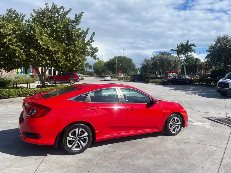 2018 Honda Civic 10th Gen - Image 9 of 13