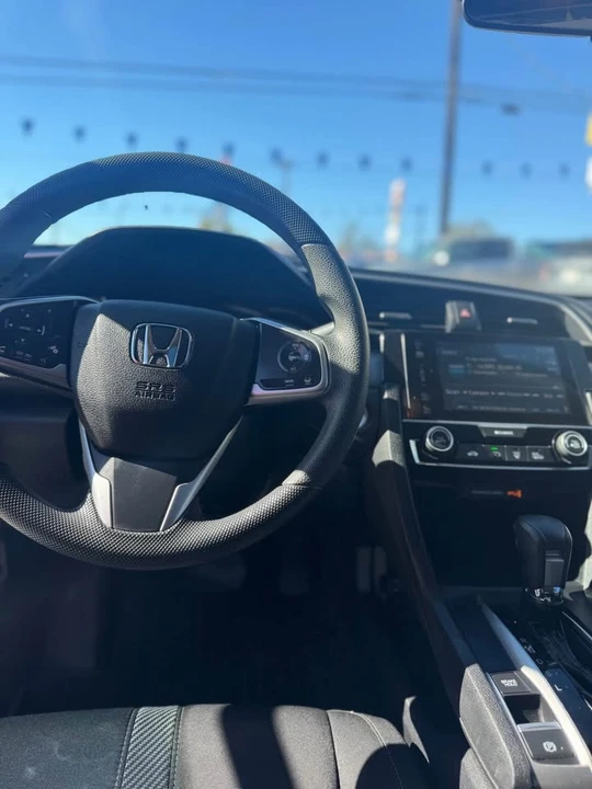 2018 Honda Civic 10th Gen - Image 9 of 11