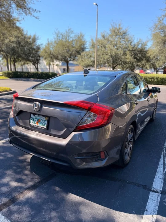 2018 Honda Civic 10th Gen - Image 3 of 11