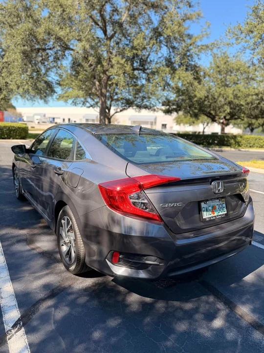 2018 Honda Civic 10th Gen - Image 5 of 11