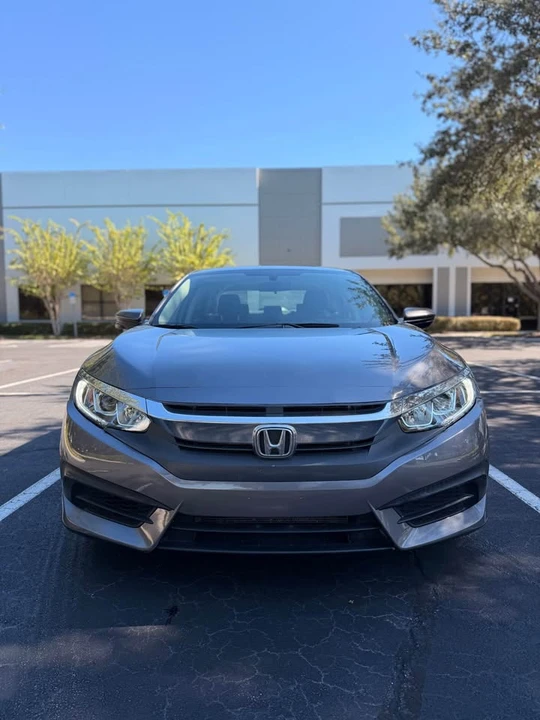 2018 Honda Civic 10th Gen - Image 2 of 11