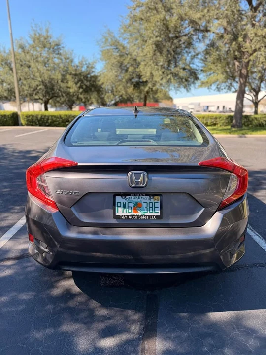 2018 Honda Civic 10th Gen - Image 6 of 10