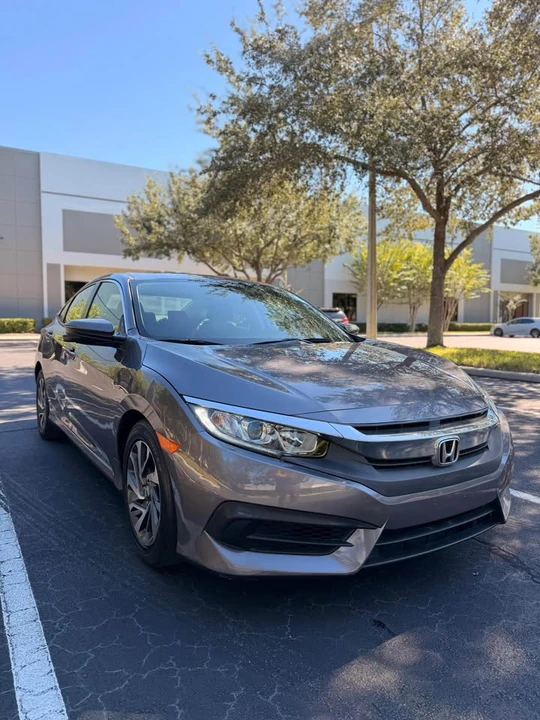 2018 Honda Civic 10th Gen - Image 2 of 10