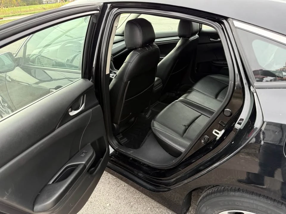 2018 Honda Civic 10th Gen - Image 9 of 16