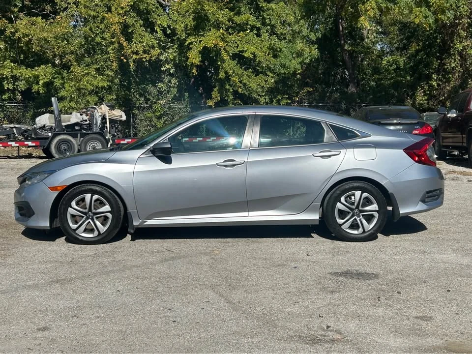 2018 Honda Civic 10th Gen - Image 5 of 16