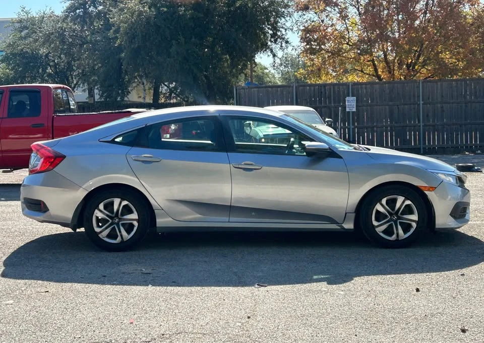 2018 Honda Civic 10th Gen - Image 9 of 16