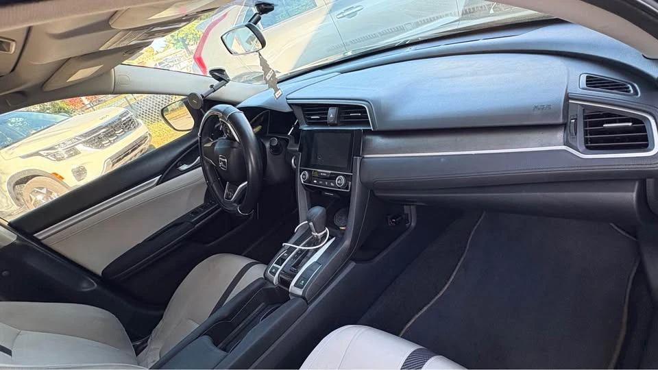 2018 Honda Civic 10th Gen - Image 2 of 5