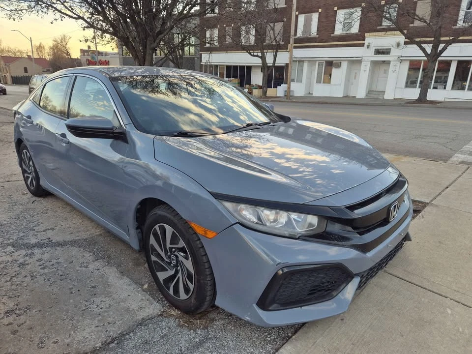 2018 Honda Civic 10th Gen - Image 9 of 13