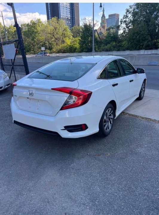 2018 Honda Civic 10th Gen - Image 6 of 11