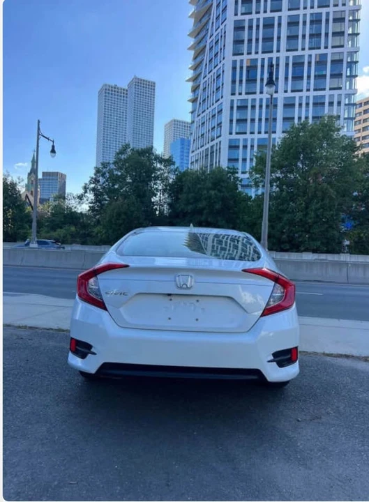 2018 Honda Civic 10th Gen - Image 4 of 11