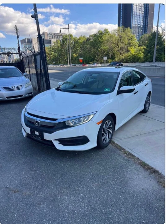 2018 Honda Civic 10th Gen - Image 2 of 11