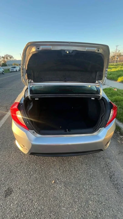 2018 Honda Civic 10th Gen - Image 10 of 10