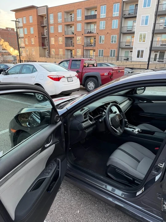 2018 Honda Civic 10th Gen - Image 9 of 17