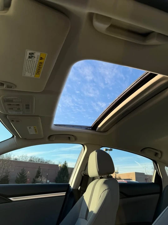 2018 Honda Civic 10th Gen - Image 11 of 17