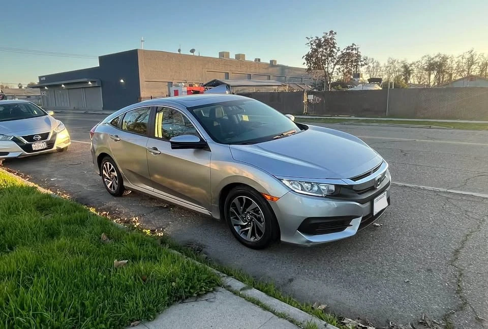 2018 Honda Civic 10th Gen - Image 3 of 10
