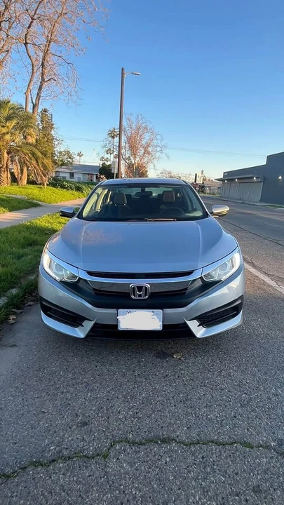 2018 Honda Civic 10th Gen - Image 2 of 10