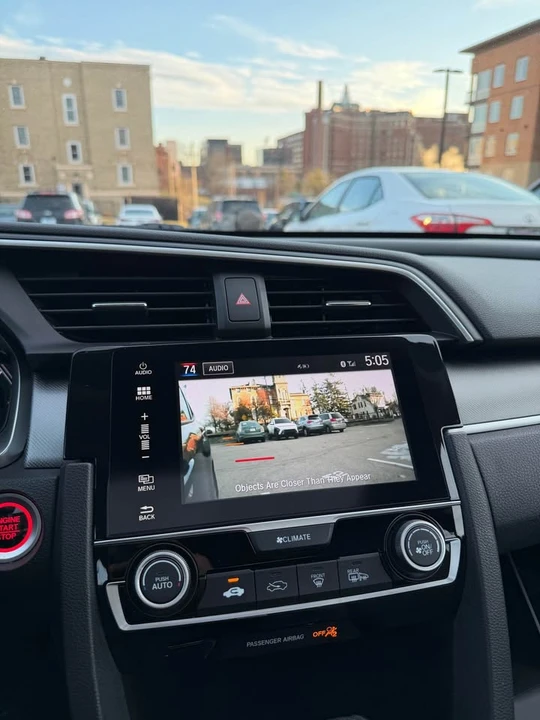 2018 Honda Civic 10th Gen - Image 10 of 17