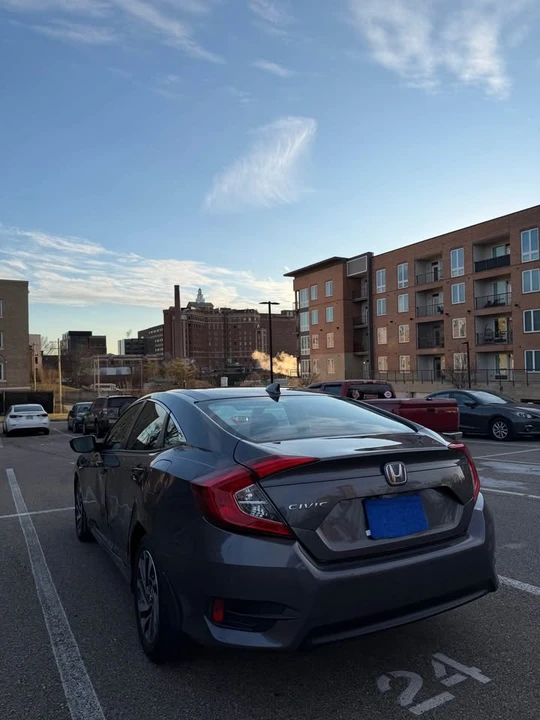 2018 Honda Civic 10th Gen - Image 5 of 17