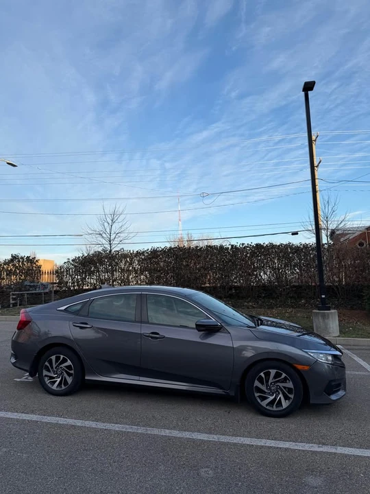 2018 Honda Civic 10th Gen - Image 2 of 17