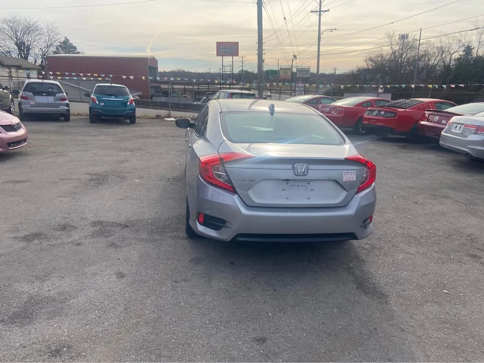 2018 Honda Civic 10th Gen - Image 7 of 19
