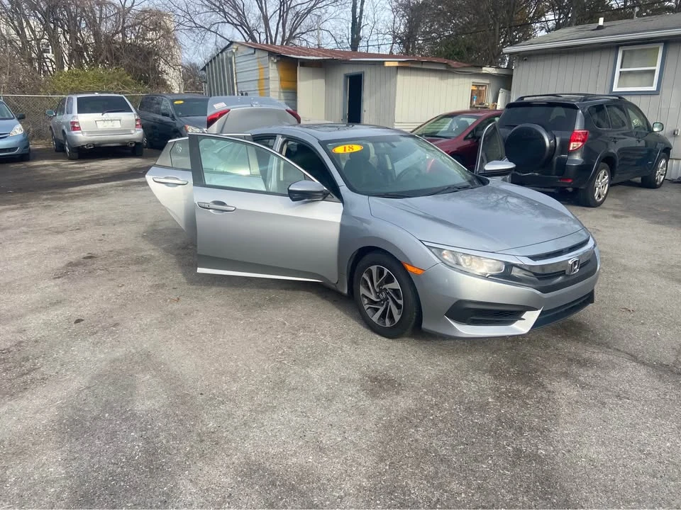 2018 Honda Civic 10th Gen - Image 11 of 19