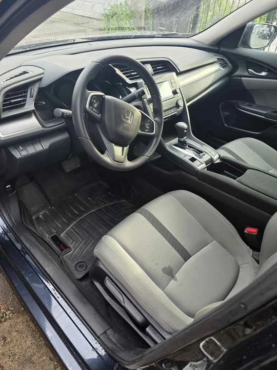 2018 Honda Civic 10th Gen - Image 8 of 12