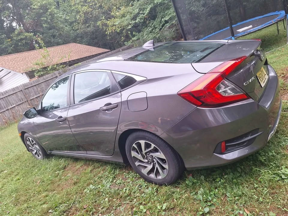 2018 Honda Civic 10th Gen - Image 8 of 12