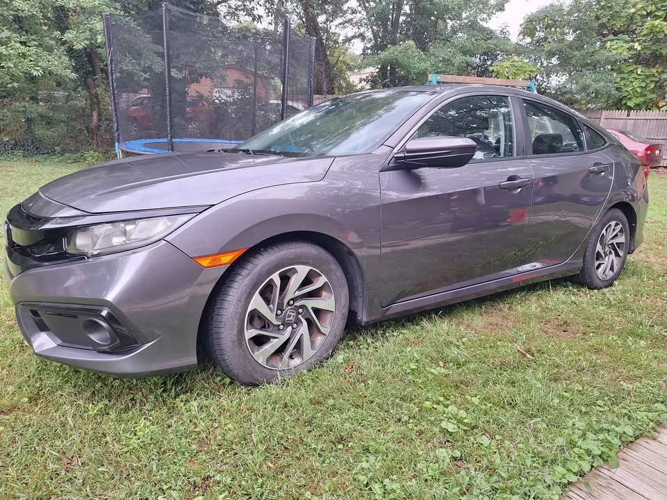 2018 Honda Civic 10th Gen - Image 3 of 12