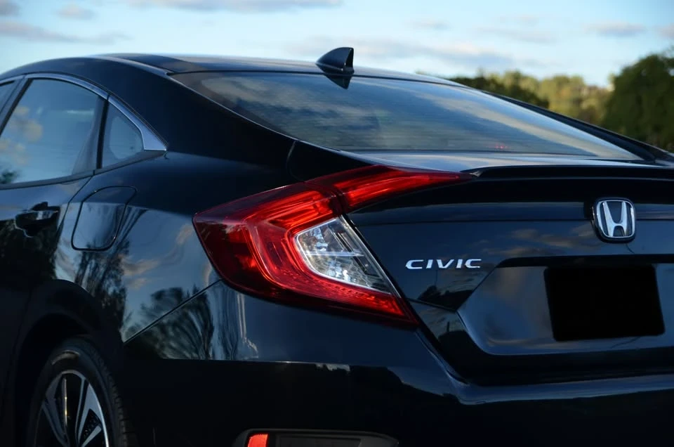 2018 Honda Civic 10th Gen - Image 18 of 19