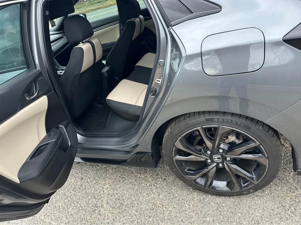 2018 Honda Civic 10th Gen - Image 8 of 15