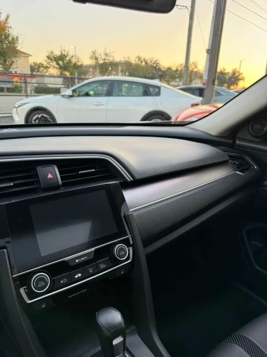 2018 Honda Civic 10th Gen - Image 5 of 8