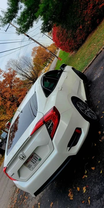 2018 Honda Civic 10th Gen - Image 8 of 12