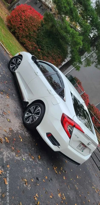 2018 Honda Civic 10th Gen - Image 5 of 12