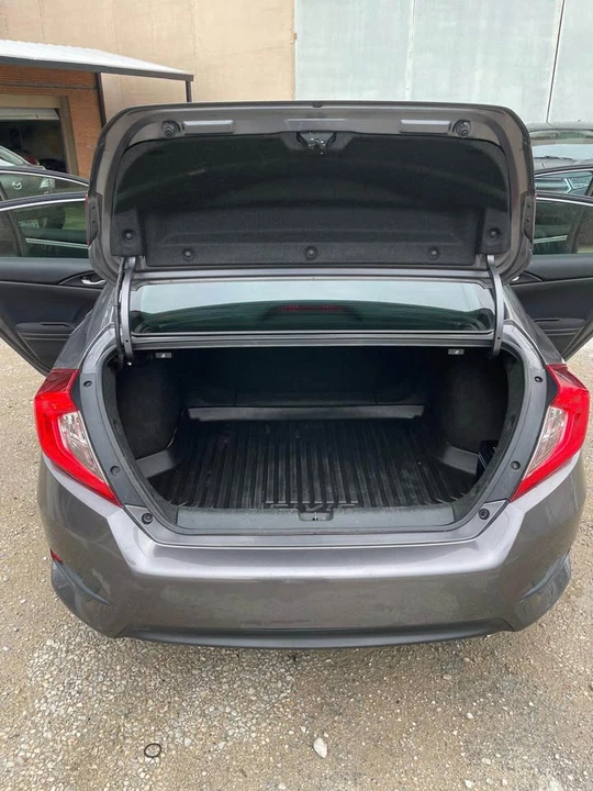2018 Honda Civic 10th Gen - Image 16 of 18