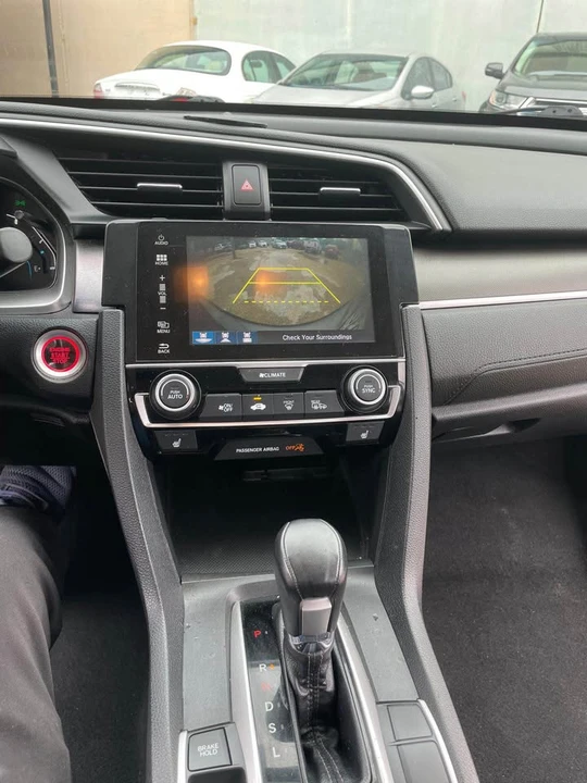 2018 Honda Civic 10th Gen - Image 11 of 18