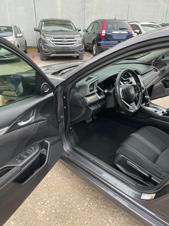2018 Honda Civic 10th Gen - Image 13 of 18