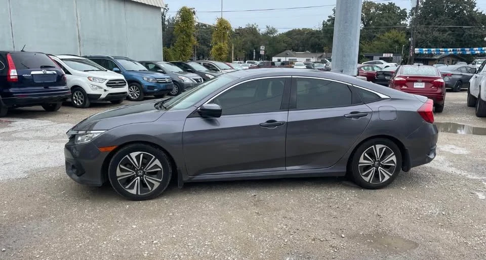 2018 Honda Civic 10th Gen - Image 4 of 17