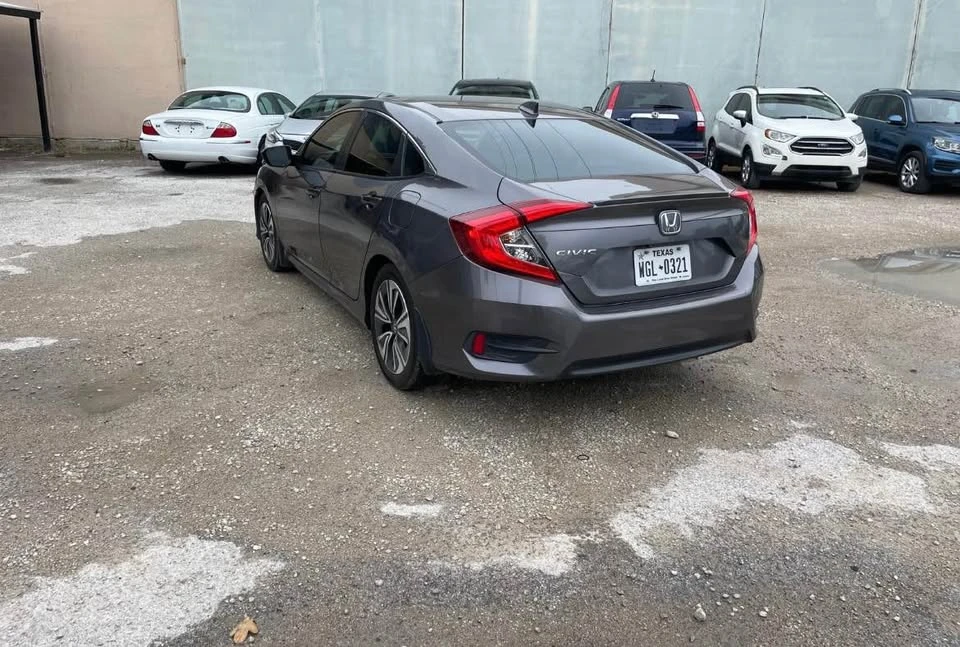 2018 Honda Civic 10th Gen - Image 5 of 17