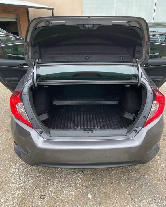 2018 Honda Civic 10th Gen - Image 16 of 17
